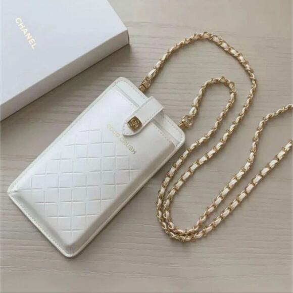 Chanel White Coco Crush Phone Case Crossbody Quilted New - Picture 1 of 5